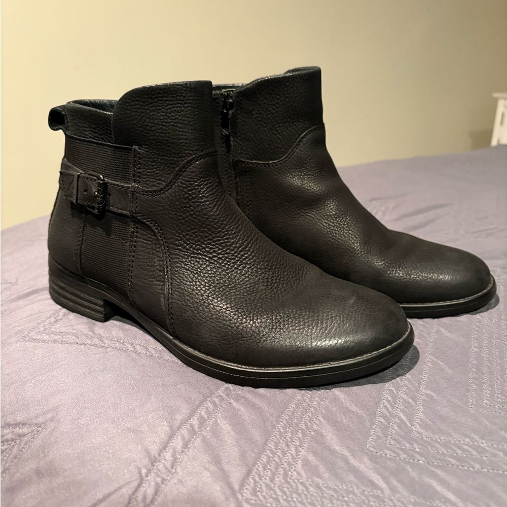 Bussola Black Textured Women’s Boots
